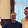 "Srdačan, prijateljski susret": Vučić sa Borišom Simanićem i Novicom Motikom