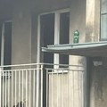 Prve slike požara u stanu na Mirijevu, garež i srča svuda u zgradi: Lekari se bore za život muškarca (45)