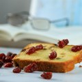 Recept za savršen praznični kolač s pomorandžom i brusnicom koji možete zamrznuti do mesec dana