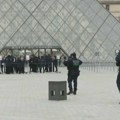 Jedan od osumnjičenih za pljačku Luvra izveden pred sud, trojici će biti ukinut pritvor