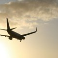 "Slepi putnik" pronađen u kritičnom stanju u avionu
