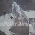 Jezivi snimak sa fronta: Trenutak kada je ruska raketa raznela most (VIDEO)