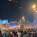 „Niš je ustao“: Više hiljada ljudi odazvalo se na poziv studenata za protest „Trk na Trg“ (VIDEO)