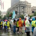 AP: Hiljade ljudi, uprkos jakoj kiši, protestovalo u Beogradu zbog represije nad univerzitetima