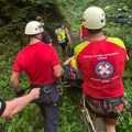 Muškarac se povredio tokom spuštanja niz kanjon Tribuće: Spasioci GSS ga zbrinuli i izvukli na sigurno FOTO