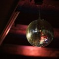 Disko groznica se vraća — DJ-evi i Danas dele karte