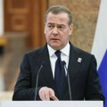 Medvedev: Austrija korak po korak napušta neutralnost i postaje tranzitna baza NATO-a