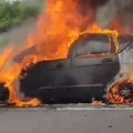 Požar progutao automobil kod Rume: Nije ostalo ništa od njega, građani bezuspešno pokušavali da ugase plamen