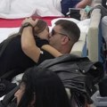 Vrela akcija marinkovića i 20 godina mlađe cimerke! Odveo je u krevet, a ona u strahu