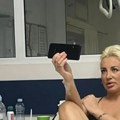 Valjala se po podu, Hitna pomoć došla po nju: Bivša zadrugarka prebačena u bolnicu: Ovo su detalji