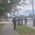 Nasilna intervencija Žandarmerije u Novom Sadu, građani jajima gađali autobus