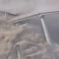 Srušio se novootvoreni most: Velike padavine izazvale pukotine, još se ne zna ima li žrtava posle drame u Sečuanu (video)