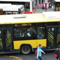 Žena ostala zaglavljena na vratima autobusa, vozač nastavio da vozi! Drama u Zemunu: "Vukao je ulicom dok nije pala, zadobila…
