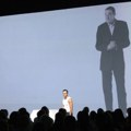 „Sledeći put kada dotakneš dno“ – predstava koja briše granicu između filma i teatra stigla pred beogradsku publiku