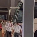 Igrači zvezde gađani topovskim udarima - haos pred finale ABA lige: Izašli iz autobusa, dočekala ih pirotehnika! (video)