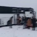 Prvi snimci jezive nesreće u Turskoj: Ima mrtvih u lančanom sudaru dva autobusa i kamiona (foto, video)