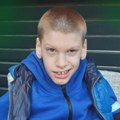 Pomozimo Milošu (14) da skupi novac za lečenje: Još ne hoda i ne govori, ne može samostalno da sedi ali postoji nada