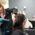 "Hirurzi im nisu ravni": Novosađanka tražila od frizera da joj napravi frizuru, on joj umesto 2.000 dinara tražio 100 evra…