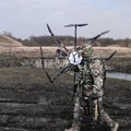 Uživo ruski dron ppogodio pravu u metu! Osvanuo snimak preciznog napada na obali reke Dnjepar (foto/video)