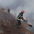 Borba sa požarom u blizini manastira Prohor Pčinjski, vatrogasci kilometre prelaze peške