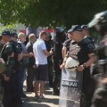 Жандармерија приводи грађане код "Стакленца": Узвраћају им са "срам вас било, нисмо терористи"