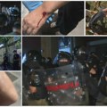 Ponovo napeto u Novom Sadu: Demonstranti dali rok od 10 minuta policiji da se skloni sa ulaza Filozofskog
