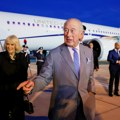 Istorijska poseta Vatikanu: Kralj Čarls III i kraljica Kamila sleteli u Rim, sutra će se moliti sa papom Lavom XIV