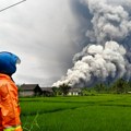Pogledajte zapanjujuće prizore erupcije vulkana: Vlasti podigle nivo upozorenja na najviši nivo (Foto)