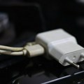 Ne bacajte stare punjače od telefona: Evo kako da ih iskoristite