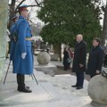 Ministri odbrane Srbije i Italije položili vence na Novom groblju braniocima Beograda