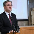Ministar Selaković otvorio izložbu posvećenu Steriji Popoviću u Narodnom pozorištu