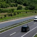 "Ubice guma" kao rešenje za vožnju u kontrasmeru?! Radikalno je, ali mnogi misle da nam baš to treba, evo šta kažu stručnjaci…