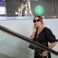 (Video) Uhvatili smo Aleksandru Radović na aerodromu Po nju stigao lični vozač, a pevač (57) se igra pantomime: Ne progovara…