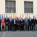 Dačića nema na zajedničkoj fotografiji sa sastanka iz Tirane, zbog zastave Kosova