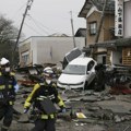 Crne brojke rastu Broj poginulih u zemljotresu sve veći, stotine ljudi zaglavljeno ispod ruševina