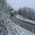 Zabranjen saobraćaj za teretnjake preko Debelog brda i Tare: Putari se čitave noći borili sa snežnom stihijom