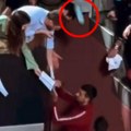 Snimak iz drugog ugla otkriva sve! On je krivac: Evo šta se dešavalo pre nego što je Novak Đoković "dobio" flašu u glavu…