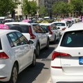 "Auto nije imao taksi oznaku": Taksisti vešto izbegavaju nova zakonska pravila, do sada oduzeto 9 vozila