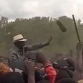 Predsednika Kenije gađali cipelom, uhapšene tri osobe (video)