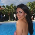 Anastasija Ražnatović u haljini bez brushaltera: U ovom izdanju dočekivala goste u Sevilji: Leđa skroz gola, a ona blista