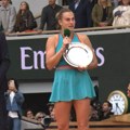 Arina Sabalenka jedva održala govor zbog suza na RG, pa poslala moćnu poruku: "Kao i uvek, vratiću se jača! "