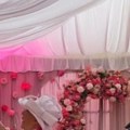 (Video) Prvi ples zorice i kemiša na svadbi: Pevačica se topi u zagrljaju muža, dok im Aco Pejović peva: Ispod belih baldahina…