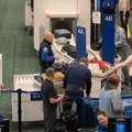 Haos na američkim aerodromima: Kontrolori leta rade bez plate, putnici besni: Tramp optužio demokrate zbog obustave rada vlade…