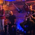 Čačanski trio “O tom potom“ večeras u kaeu “Što da ne?“