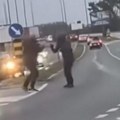 Haos u Novom Sadu, sevale pesnice kod Žeželjevog mosta! Dvojica muškaraca se potukla nasred puta - izazvali totalni kolaps…