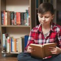"Umesto celih knjiga, obrađuju se odlomci": Da li je školska lektira sve "tanja"?