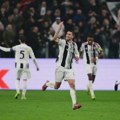 Vlahovićev otac tajno pregovarao sa velikanom, Italijani sve otkrli: Srbin sve dalje od ostanka u Juventusu