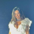 Tanja u belom započela koncert u Zagrebu! Na njoj puca dekolte, ona ne skida osmeh sa lica - publika u transu