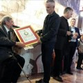 Uručena Nagrada za životno delo iz oblasti teatrologije Miroslavu Radonjiću „Lovorov venac”
