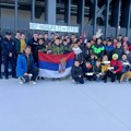 Leskovački policajci decu na leskovačkom stadionu pre početka utakmice edukovali o fer navijanju